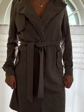 Gray Long Trench/Wrap Coat with Buttoned Cuffs. Faux Suede (sz small)